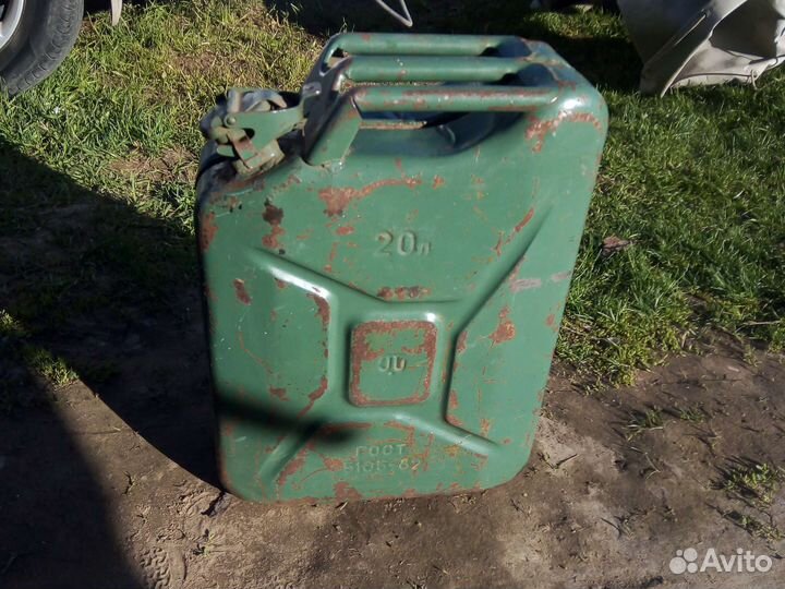 Канистра для бензина металлическая