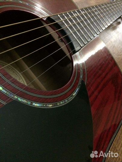 Акустическая гитара
