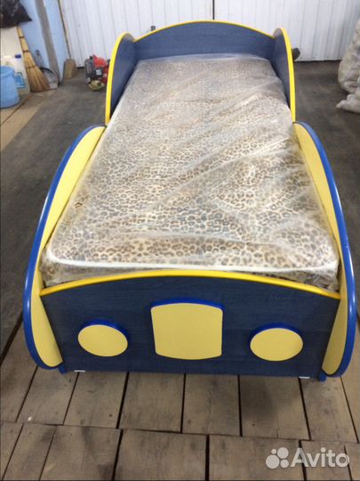 Детская кровать автомобиль с артопедическим матрас