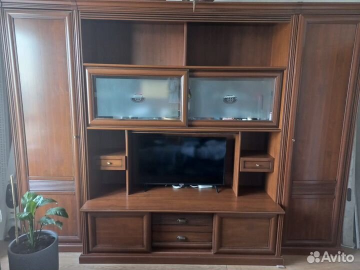 Стенка в гостиную со шкафом
