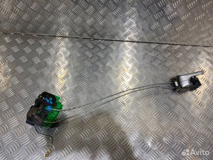 Замок двери задний правый Kia Rio 3