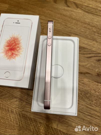 iPhone SE, 32 ГБ