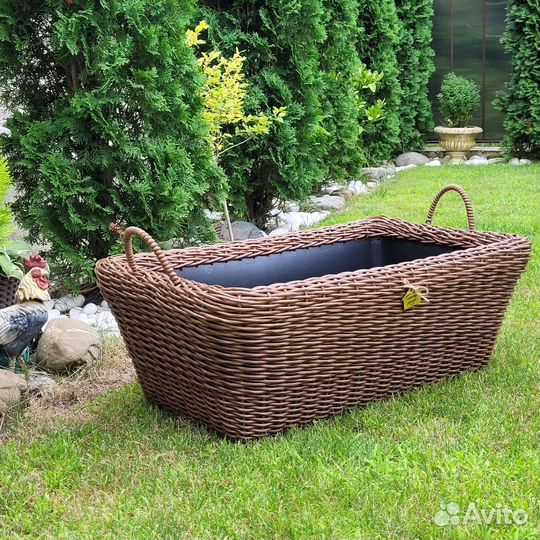 Кашпо из искусственного ротанга