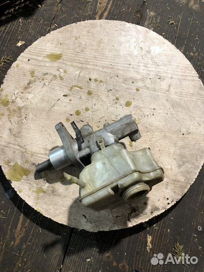 Главный тормозной цилиндр Volkswagen Golf 5K1