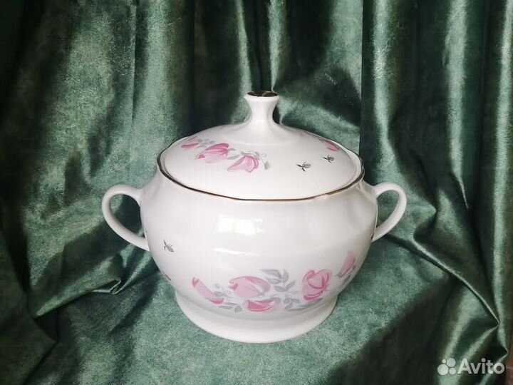 Фарфоровая супница кастрюля