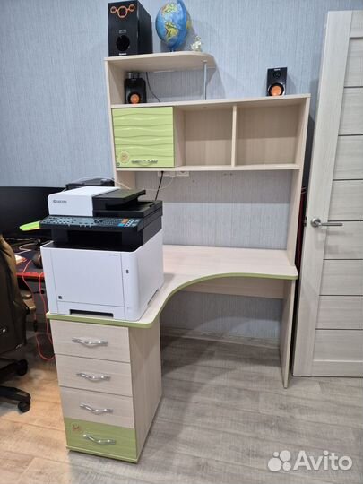 Письменный стол 110х110 см