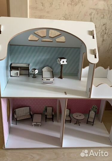 Кукольный домик с мебелью