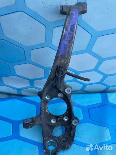 Кулак поворотный передний правый 8K0407254AB