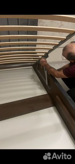 Двухъярусная кроватьс подьемным механизмом