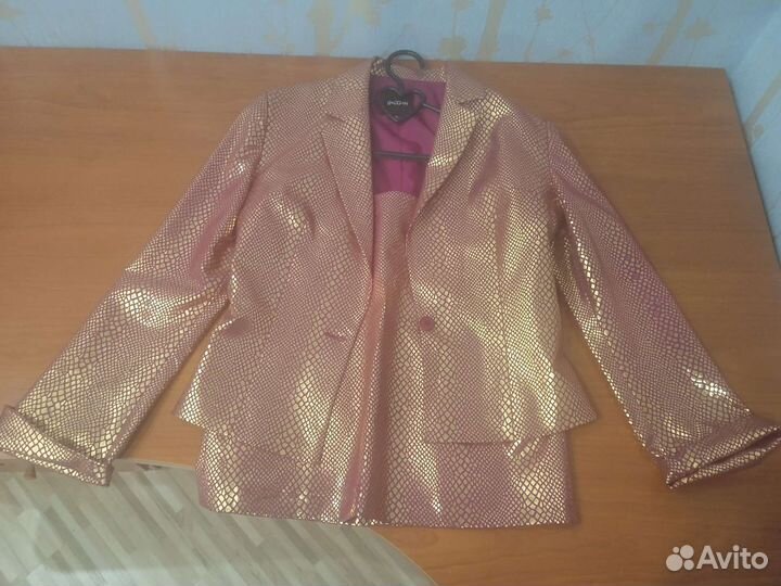 Костюм женский