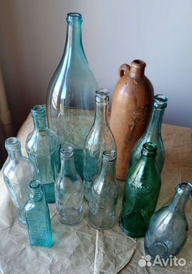 Бутылка с надписью и четверть