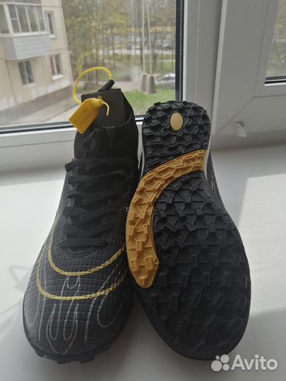 Футбольные бутсы