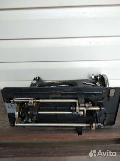 Швейная машина LADA