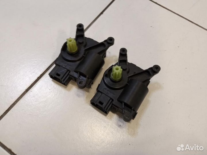 Сервопривод заслонок печки Ford Focus 3 CB8