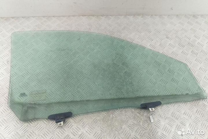 Стекло двери передней левой Toyota Yaris