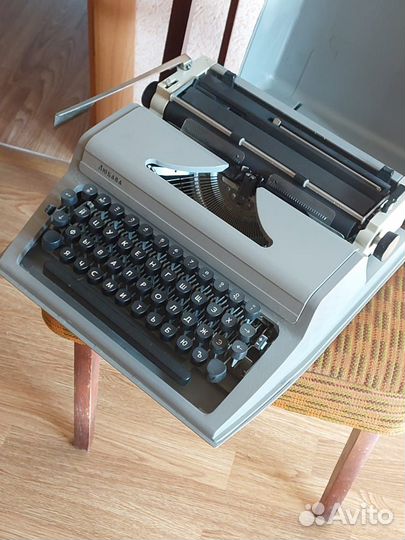 Печатная пишущая машинка 