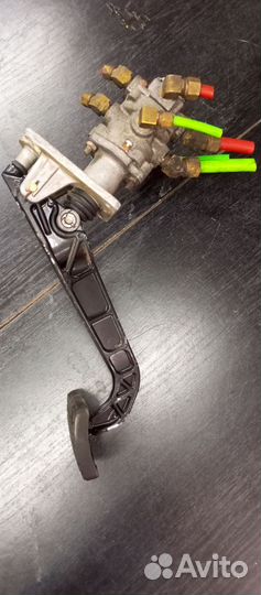 Педаль тормоза с краном Freightliner