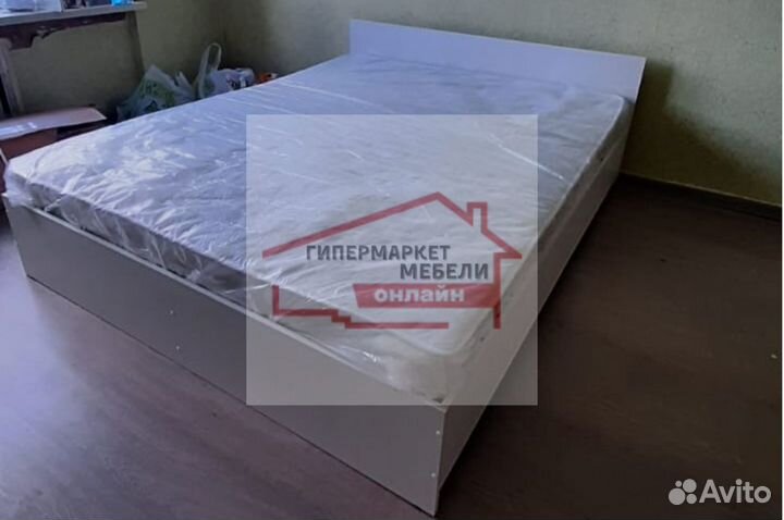 Кровать с матрасом