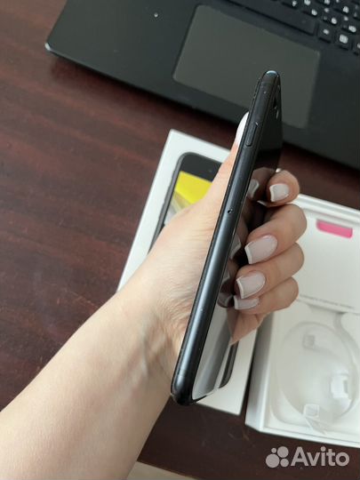 iPhone SE (2020), 64 ГБ