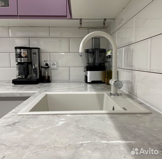 Угловой кухонный гарнитур современный