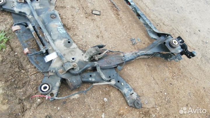 Балка передняя/подрамник Volvo V60