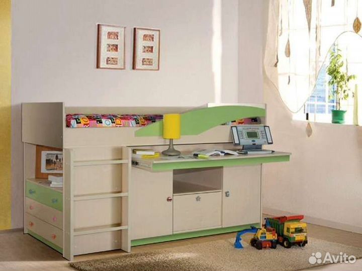 Детская кровать чердак со столом и шкафом