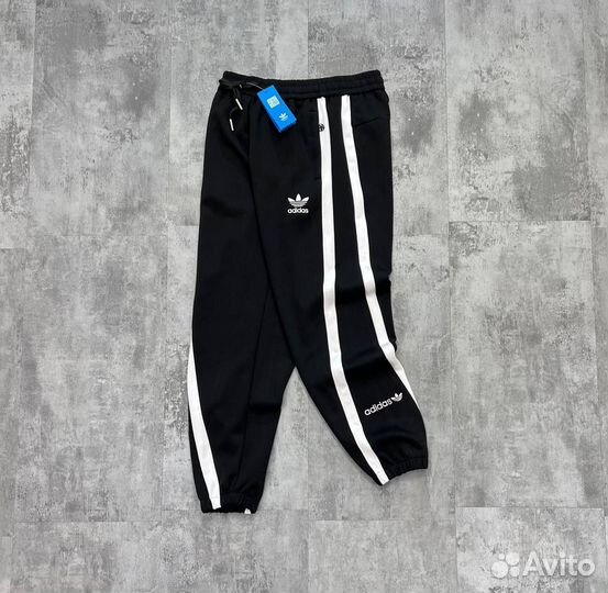 Спортивные штаны adidas