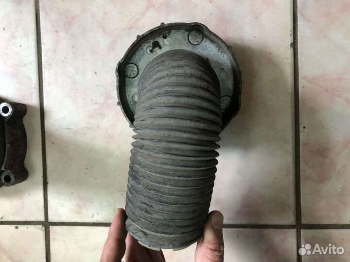 Опора заднего амортизатора Touareg Cayenne Q7