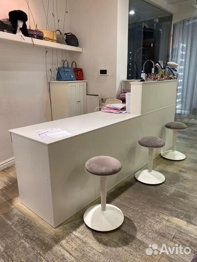 Стойка ресепшн белый