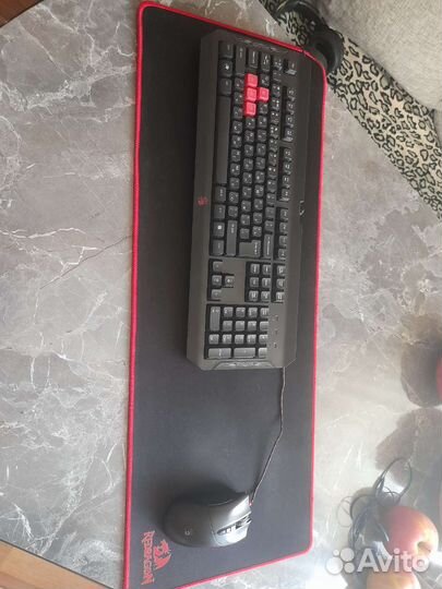 Игровая клавиатура, мышь и коврик