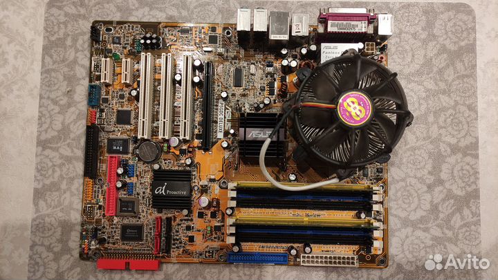 Материнская плата с процессором Pentium и памятью