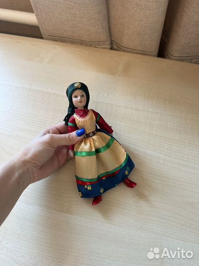 Фарфоровая кукла