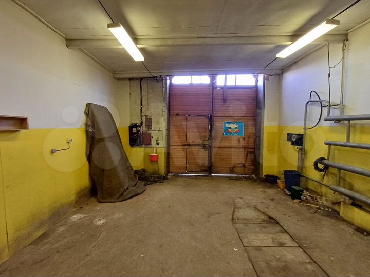 Гараж, > 30 м²