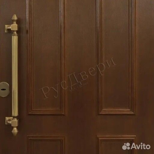 Двустворчатая металлическая входная дверь на улицу