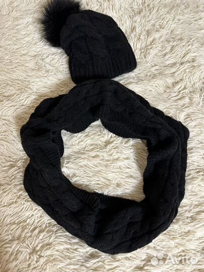 Шапка и снуд шерсть черного цвета с помпоном бу
