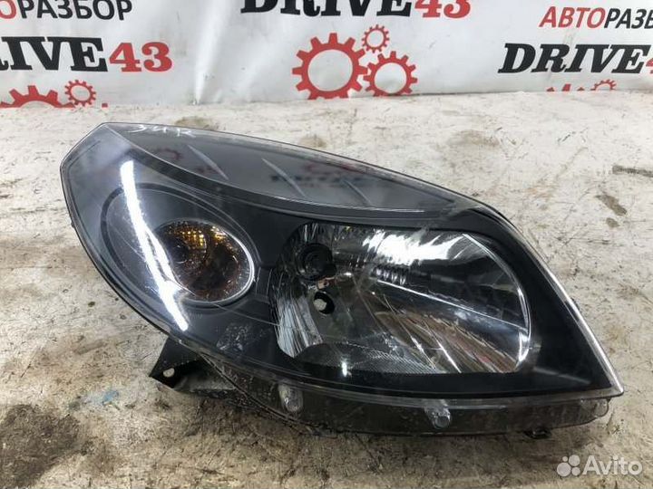 Фара передняя правая Renault Sandero хетчбек 1390