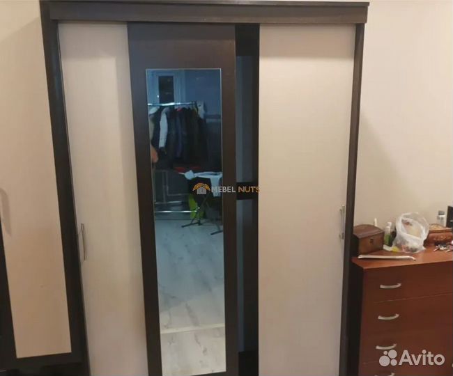 Шкаф купе с зеркалом