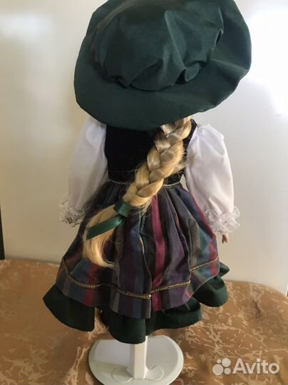 Кукла фарфоровая коллекционная