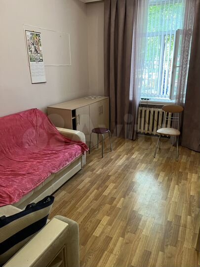 Комната 13,8 м² в 3-к., 1/5 эт.