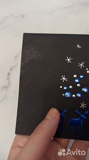 Оригинальная праздничная открытка с оленями