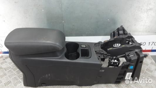 Подлокотник центральный ford focus 2 (3MB23IX01)