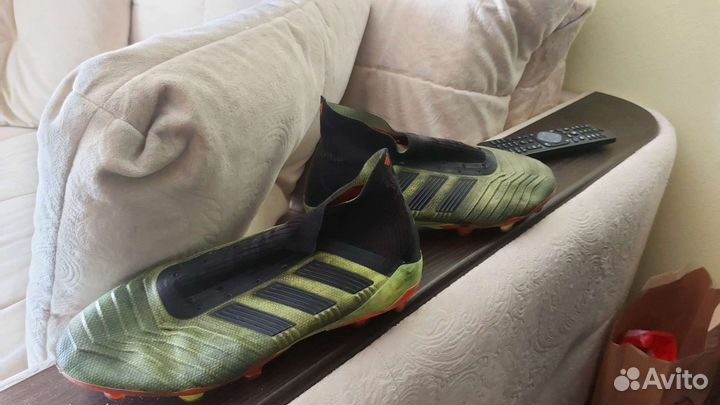 Футбольные бутсы 42 размер адидас профессиональные