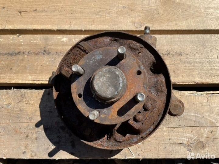 Кулак поворотный задний правый Kia Spectra седан