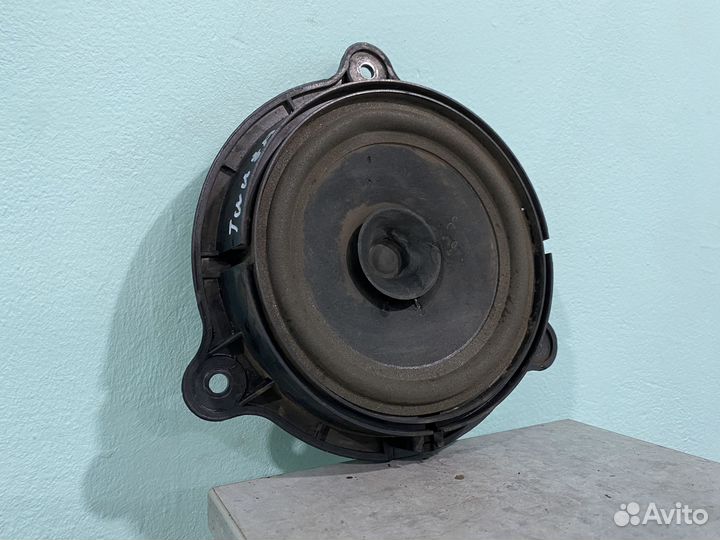 Динамик задний правый Nissan tiida C11