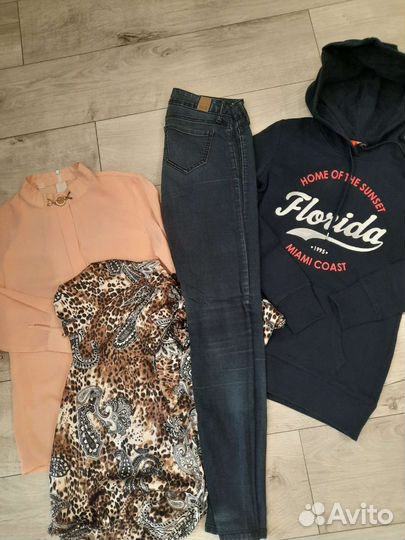 Костюмы, джинсы, кофточки р.42, 44