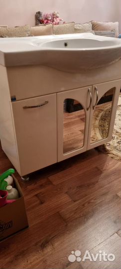 Тумба с раковиной для ванной
