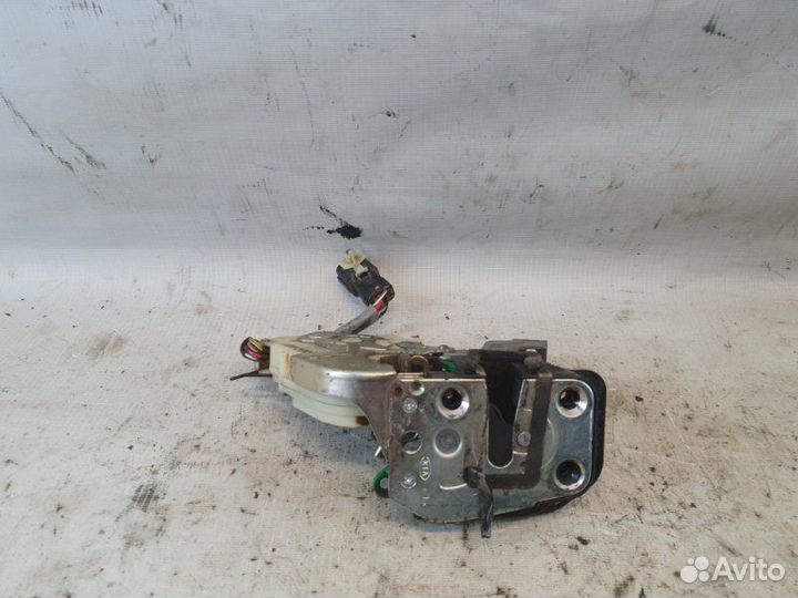 Замок двери передний правый Kia Sorento BL D4CB