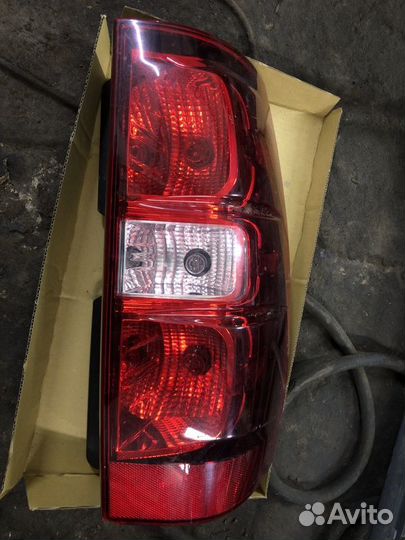 Фонарь задний Chevrolet Tahoe