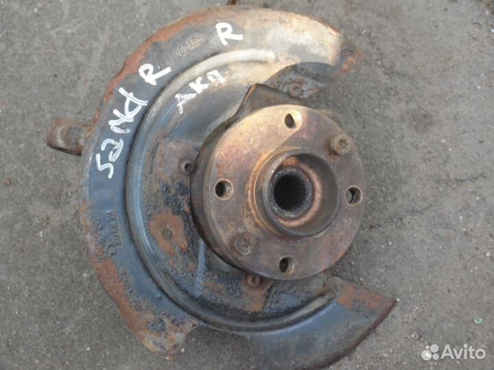 Поворотный кулак правый Рено Логан Сандеро 1