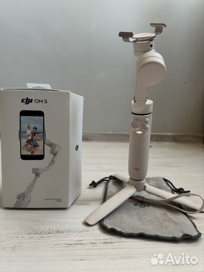 Стабилизатор для экшн-камеры Dji OM 5, белая